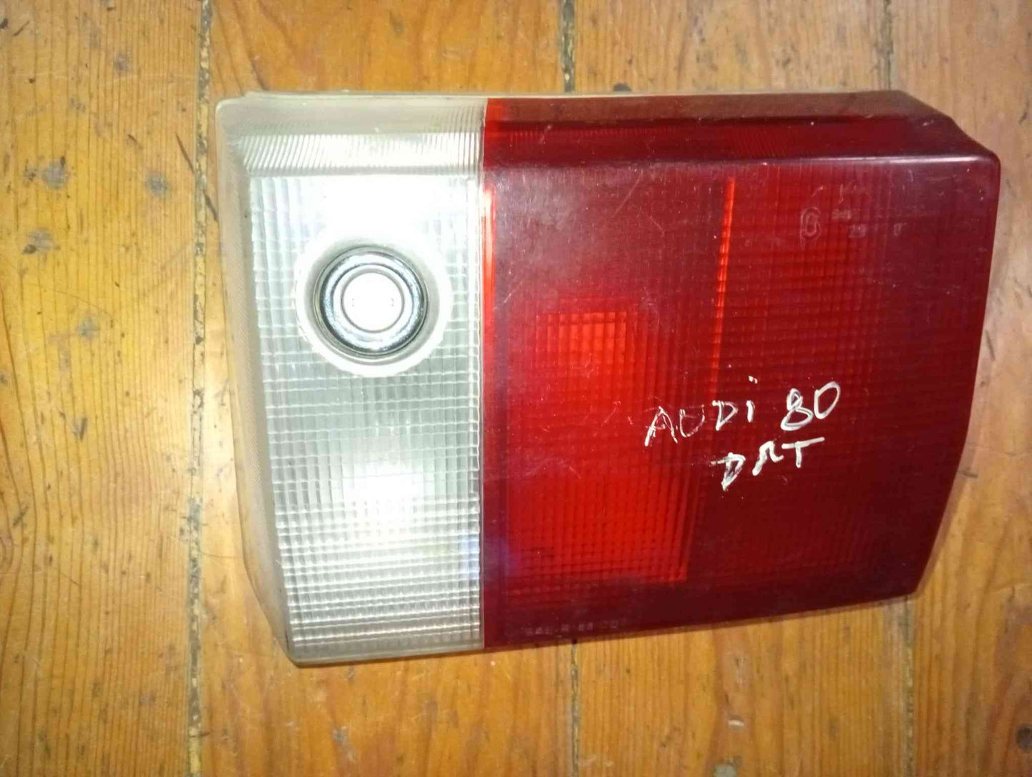 Farolim da Mala Direito - AUDI 80 B3 três volumes (893, 894, 8A2) 1990