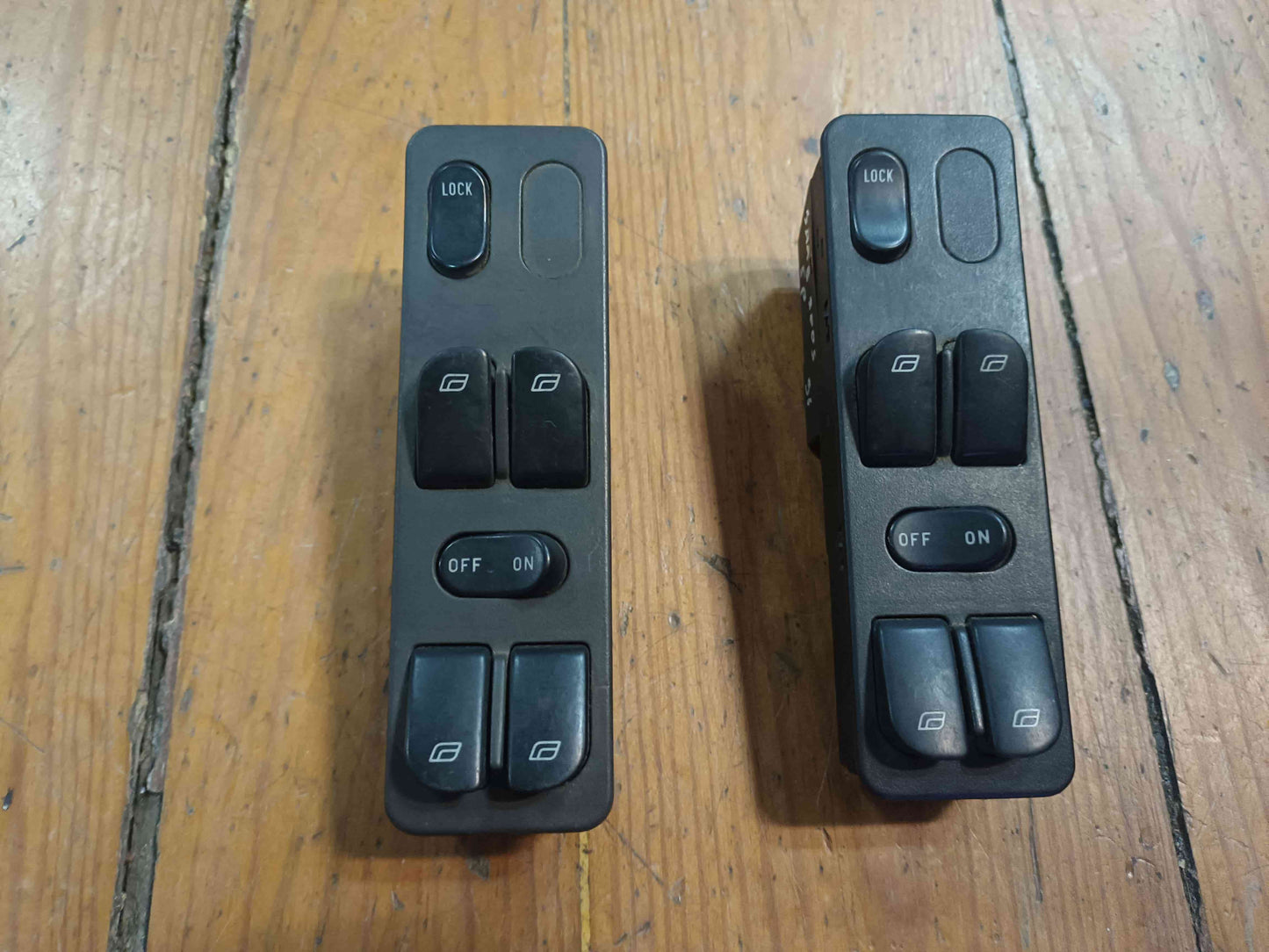 Comando / Botão / Interruptor Vidros Frente Esquerdo - SAAB 900 II 1997