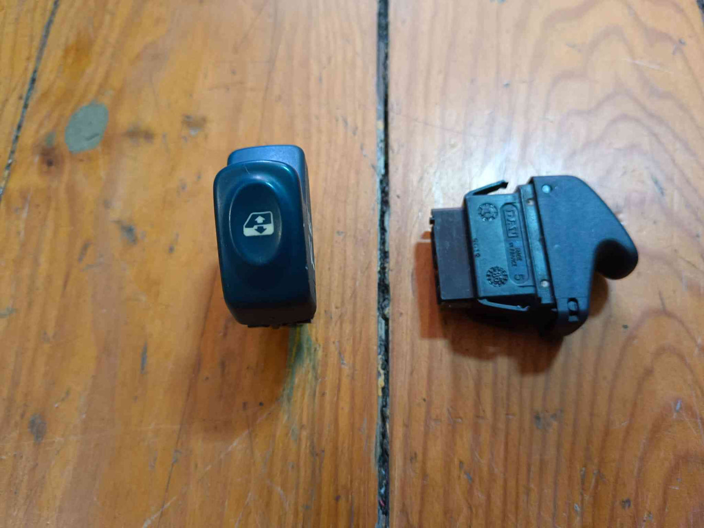 Comando / Botão / Interruptor Vidros Frente Esquerdo - RENAULT CLIO II (BB_, CB_) 1999