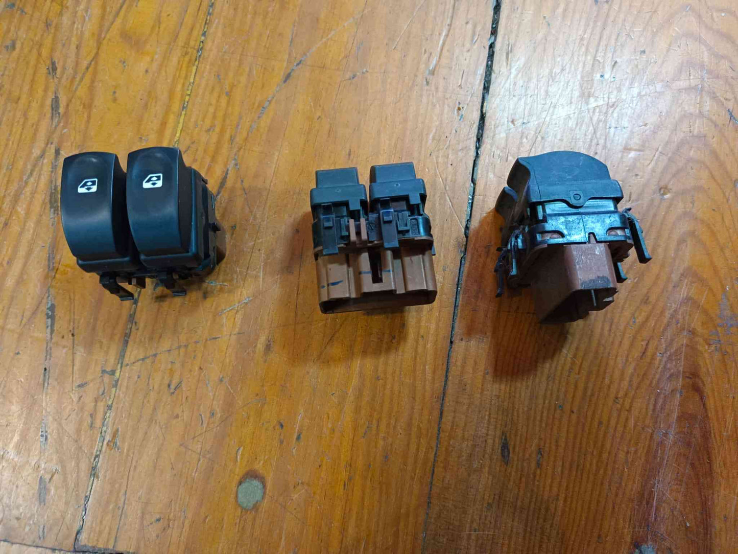 Comando / Botão / Interruptor Vidros Frente Esquerdo - RENAULT MEGANE II (BM0/1_, CM0/1_) 2003
