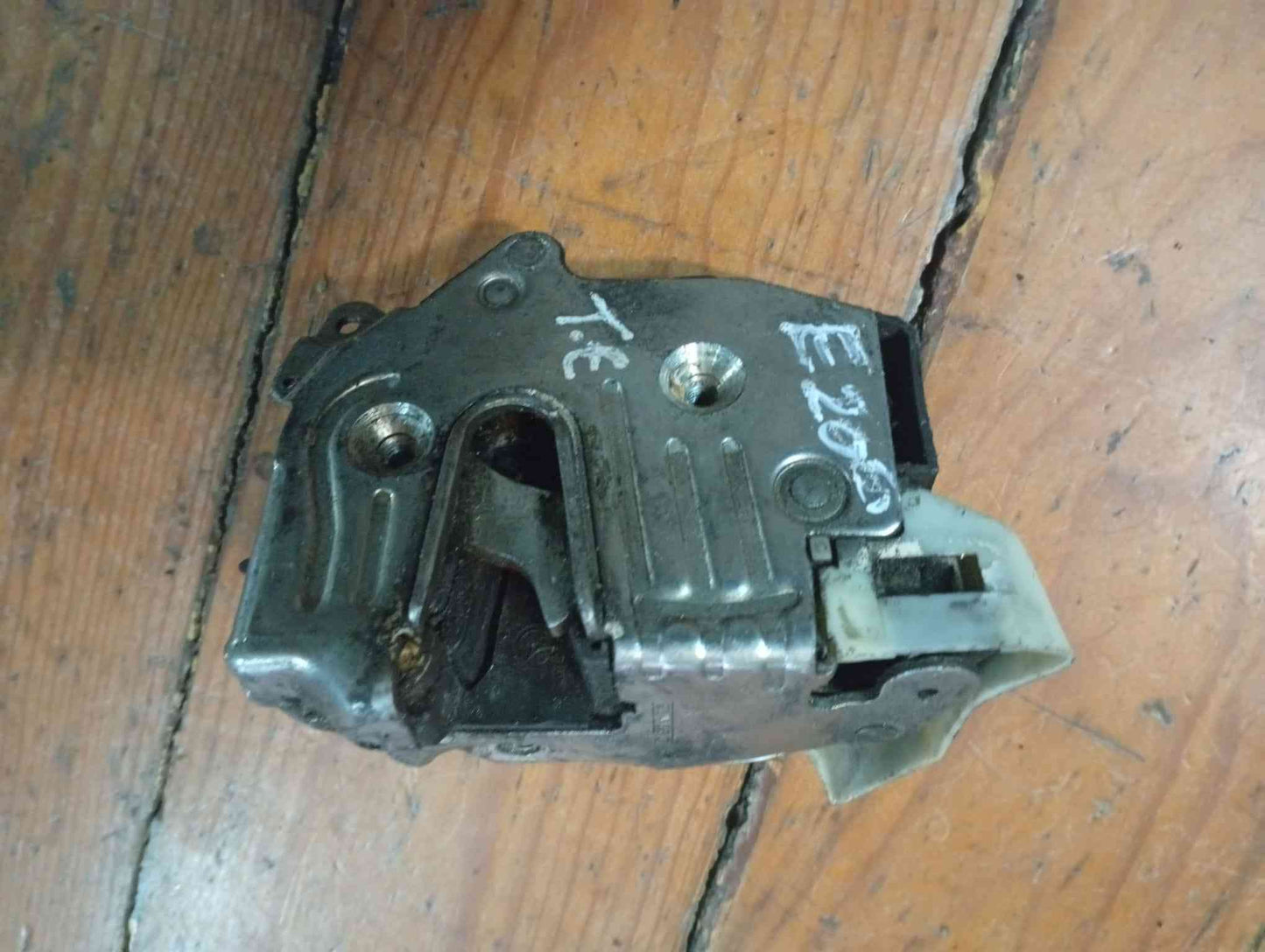 Fechadura / Fecho Porta Trás Esquerdo - MERCEDES-BENZ 124 T-Model (S124) 1991