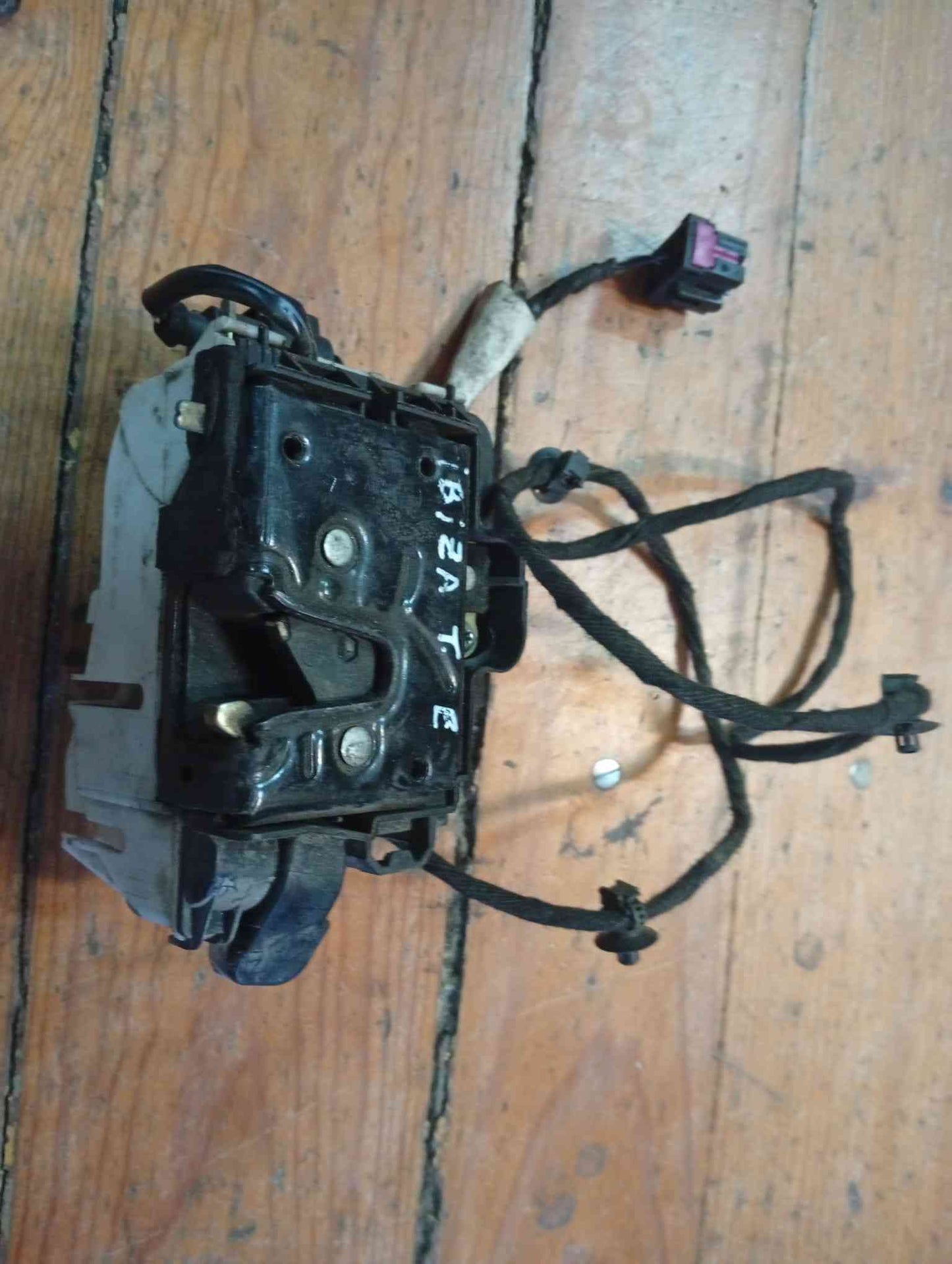 Fechadura / Fecho Porta Trás Esquerdo - SEAT IBIZA II (6K1) 1999