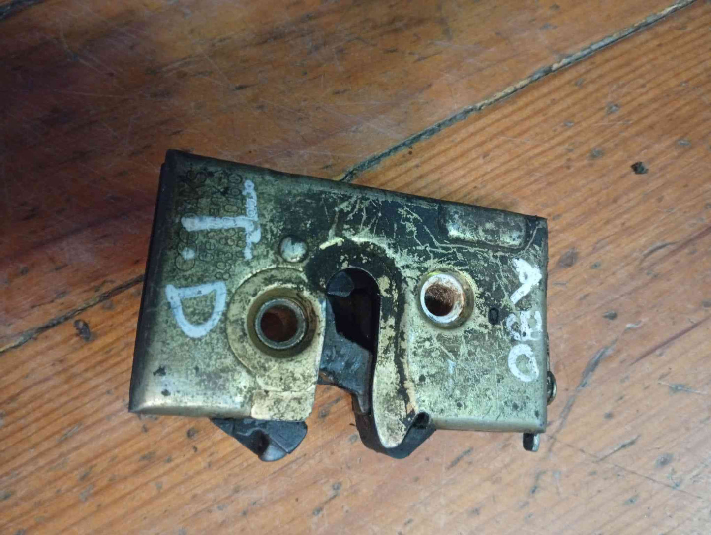 Fechadura / Fecho Porta Trás Direito - AUDI 90 B3 (893, 894, 8A2) 1991