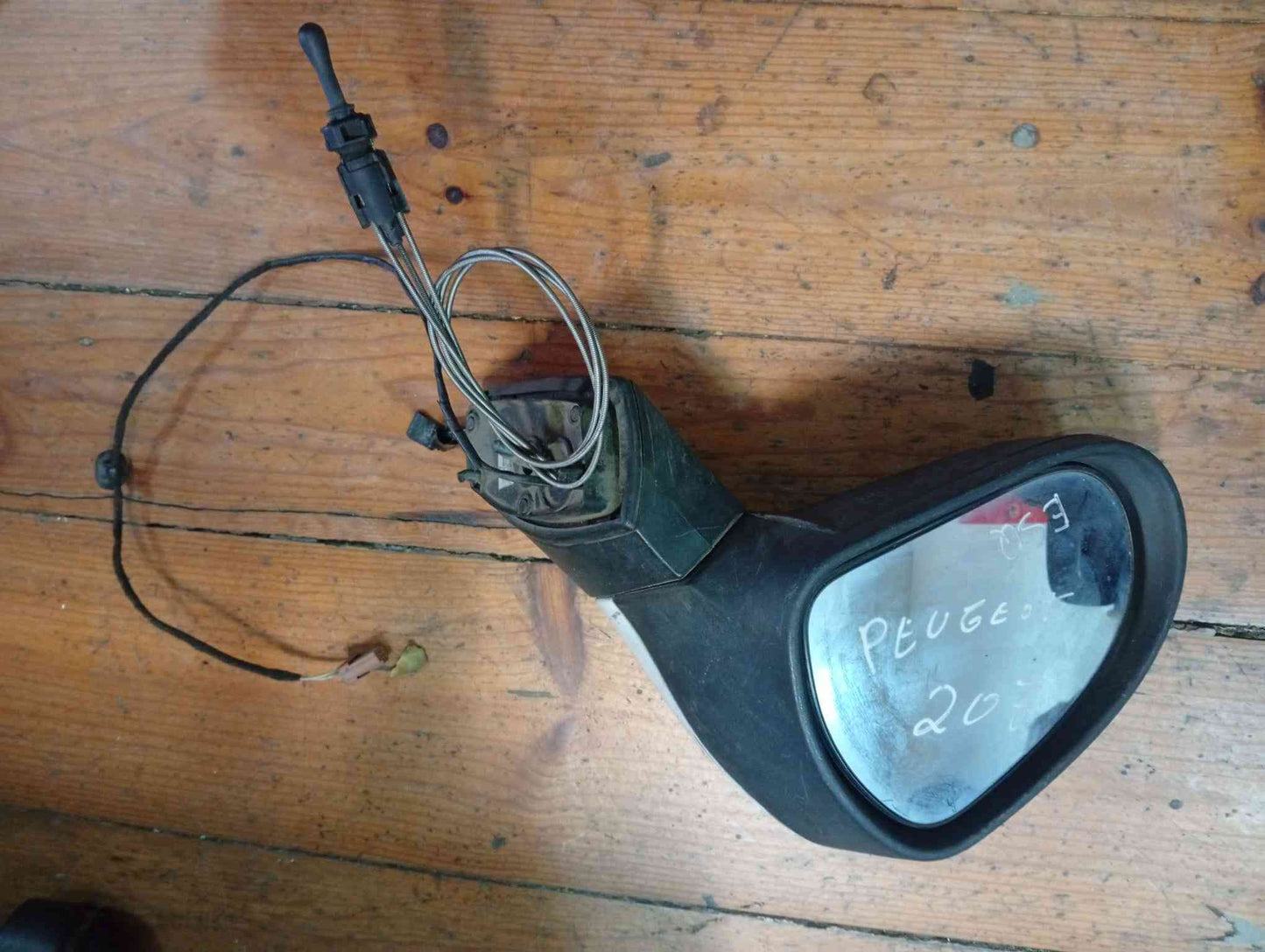 Espelho Retrovisor Esquerdo - PEUGEOT 207 três volumes 2008