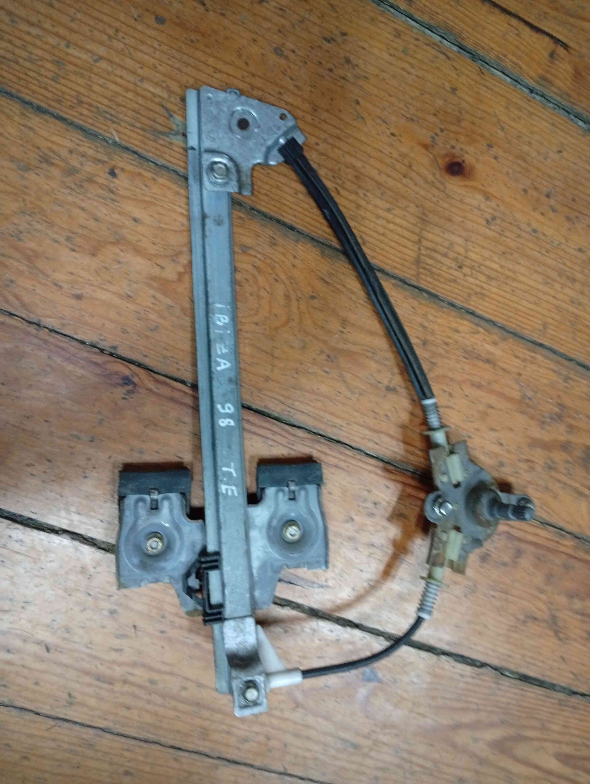 Elevador Vidros Trás Esquerdo - SEAT IBIZA II (6K1) 2000 1.0 i (37 kW / 50 cv) [09.1996 - 02.2002]