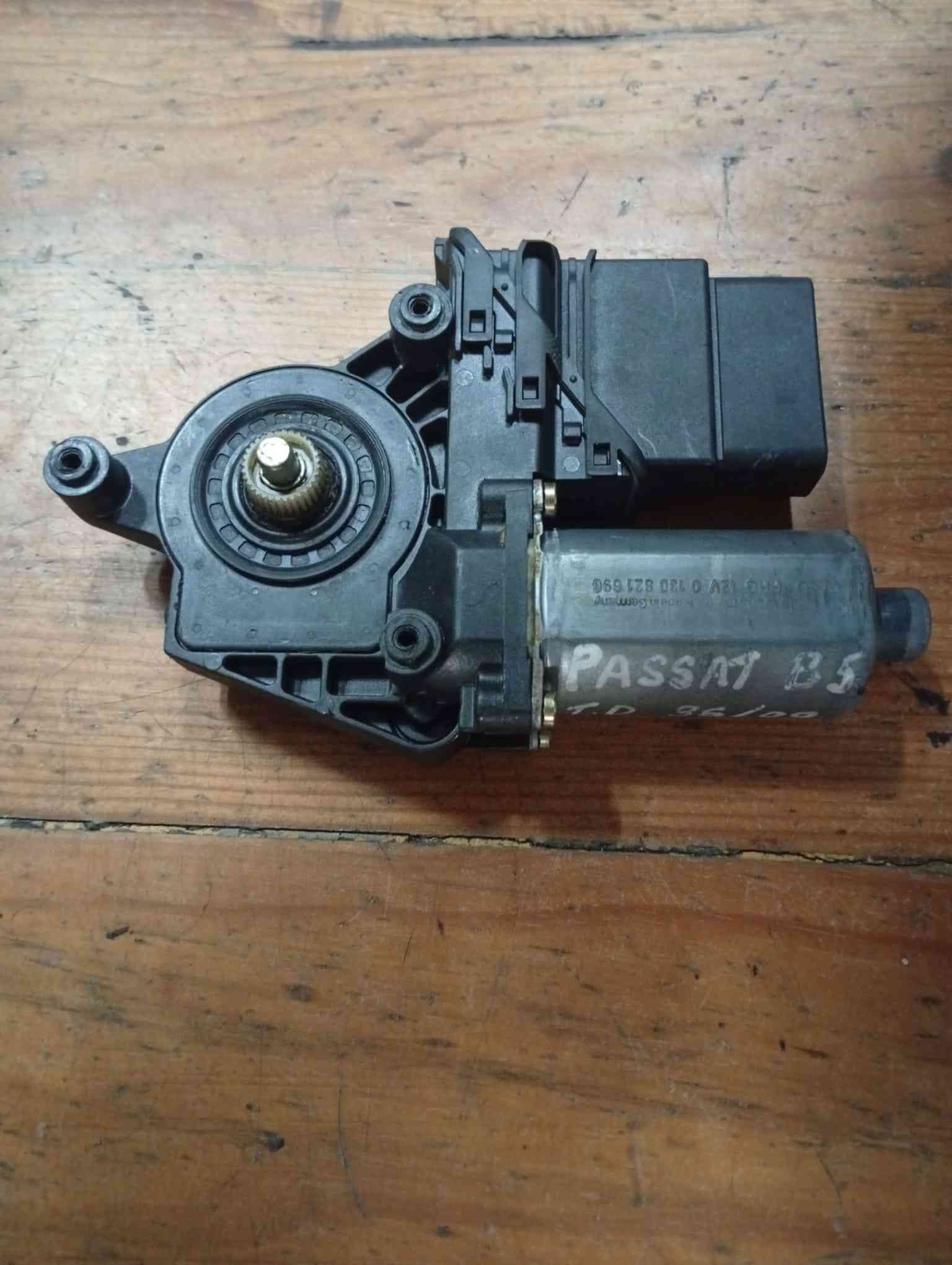Motor Vidro Trás Direito - VW PASSAT B5 (3B2) 2000