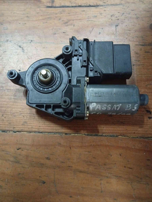 Motor Vidro Trás Direito - VW PASSAT B5 (3B2) 2000