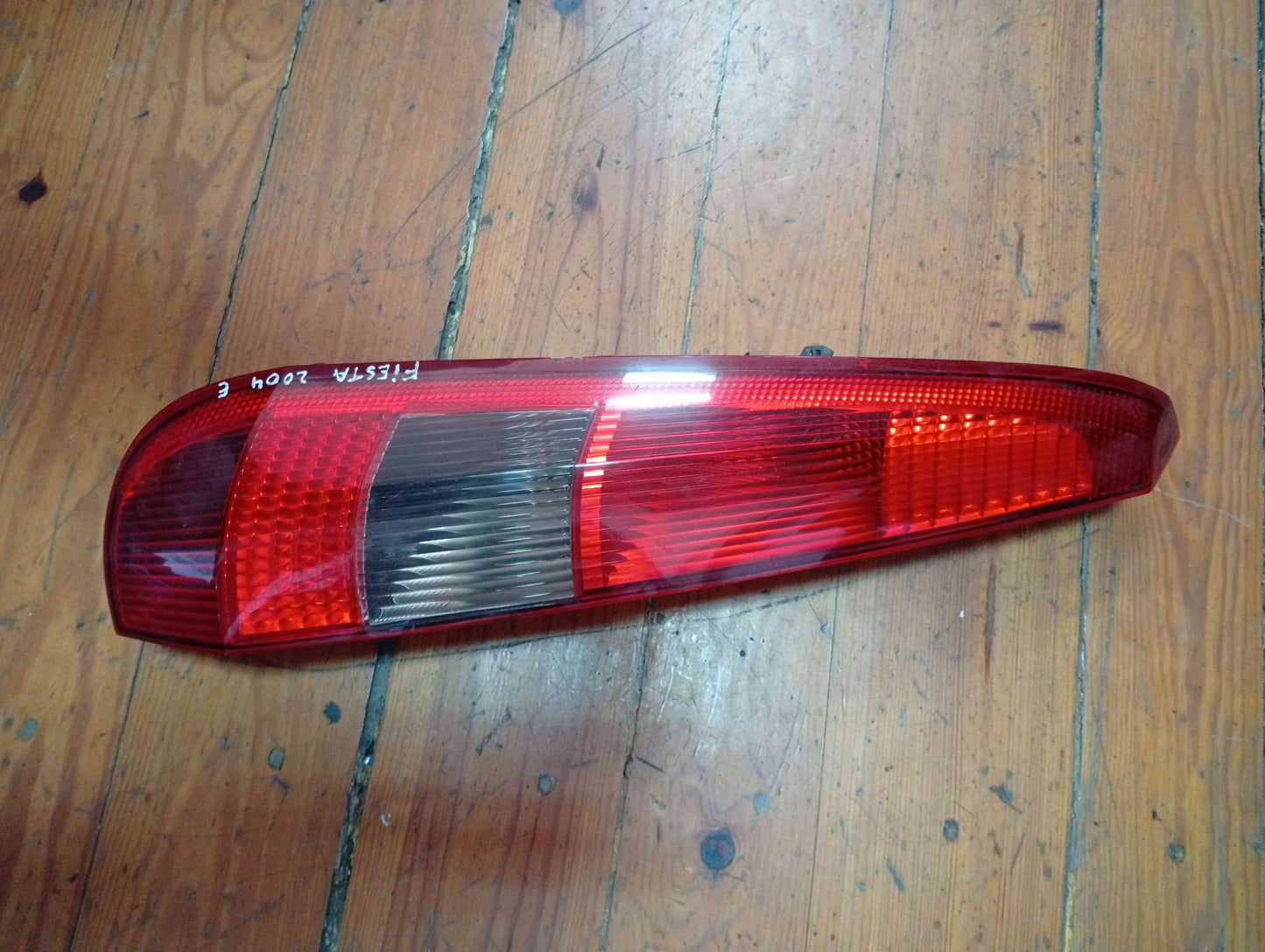 Farolim Esquerdo - FORD FIESTA V (JH_, JD_) 2004 1.4 TDCi (50 kW / 68 cv) [11.2001 - 06.2008]