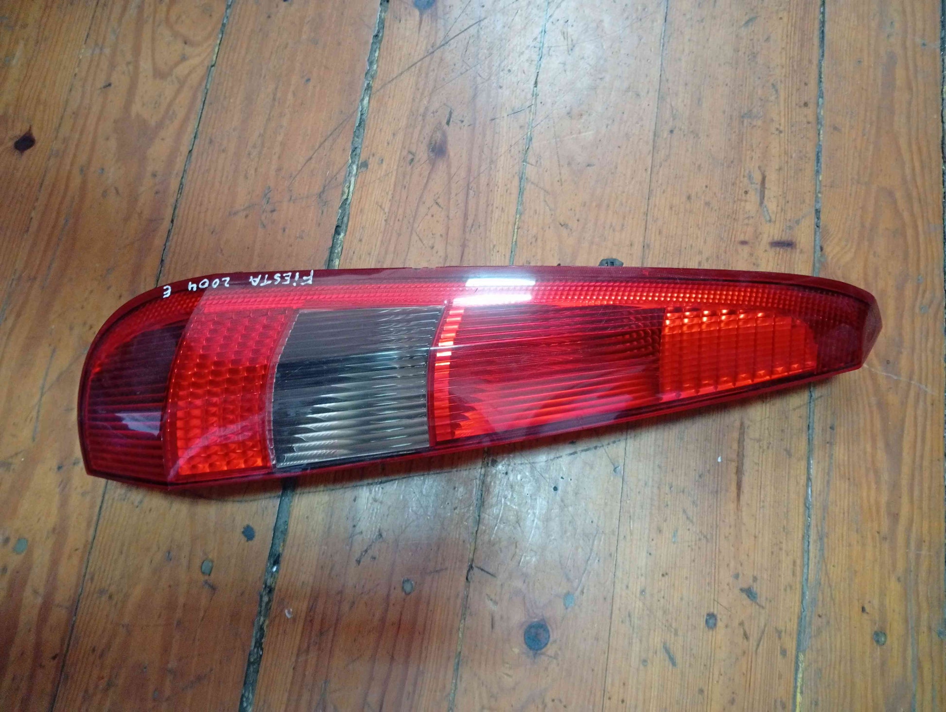 Farolim Esquerdo - FORD FIESTA V (JH_, JD_) 2004 1.4 TDCi (50 kW / 68 cv) [11.2001 - 06.2008]