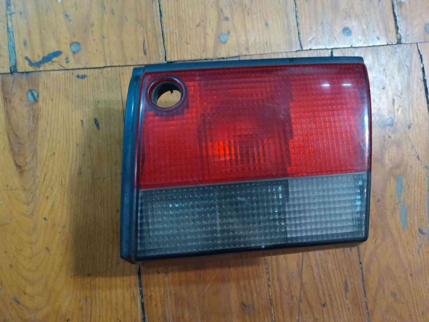 Farolim da Mala Direito - SAAB 9-3 (YS3D) 1998