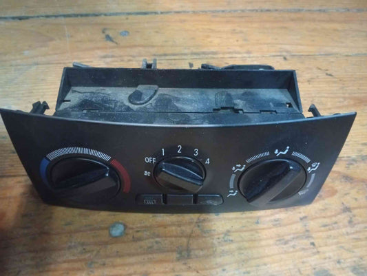 Comando Chauffage / Sofagem - MITSUBISHI SPACE STAR Veículo multiuso (DG_A) 2001