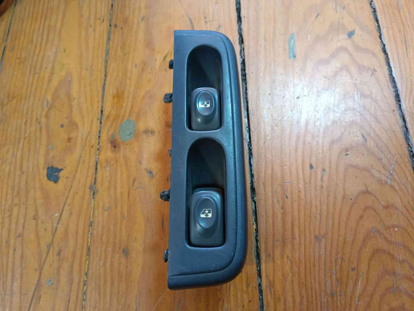 Comando / Botão / Interruptor Vidros Frente Esquerdo - RENAULT CLIO II (BB_, CB_) 1999