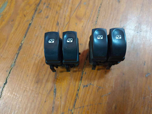 Comando / Botão / Interruptor Vidros Frente Esquerdo - RENAULT CLIO III Grandtour (KR0/1_) 2007