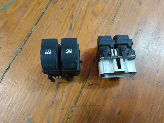 Comando / Botão / Interruptor Vidros Frente Esquerdo - RENAULT MEGANE II Hatchback Van (KM0/2_) 2003