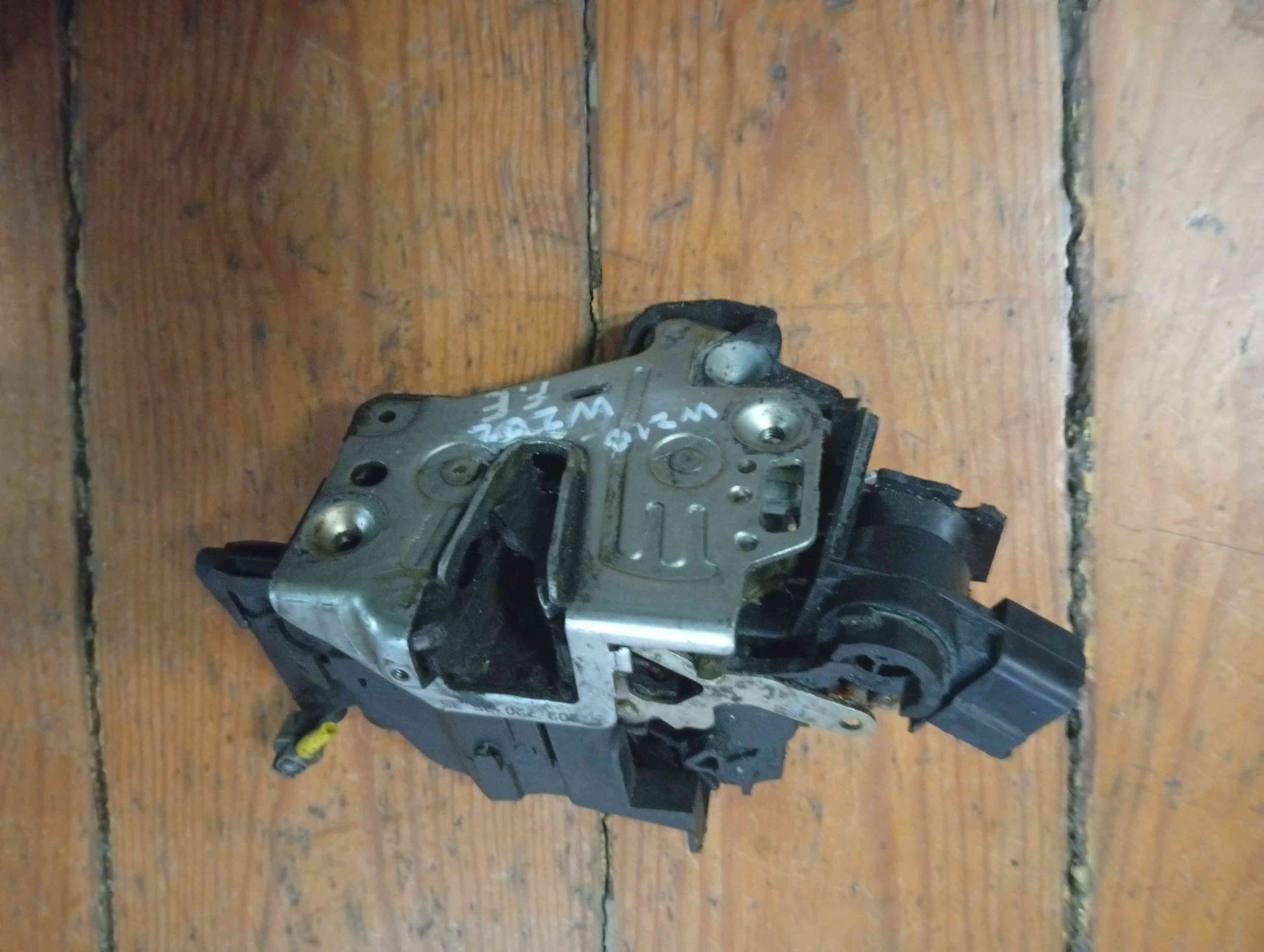 Fechadura / Fecho Porta Frente Esquerdo - MERCEDES-BENZ E-CLASS (W210) 2000