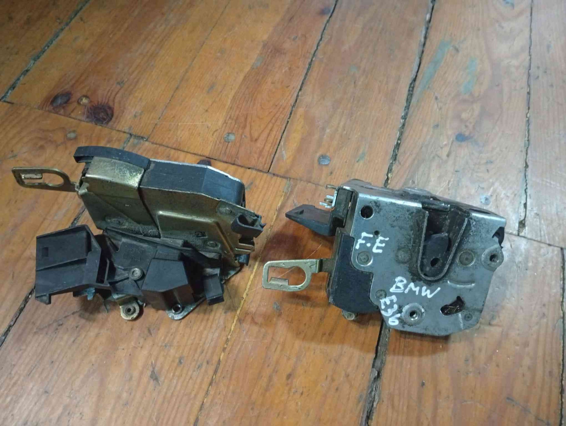 Fechadura / Fecho Porta Frente Esquerdo - BMW 3 (E36) 1994