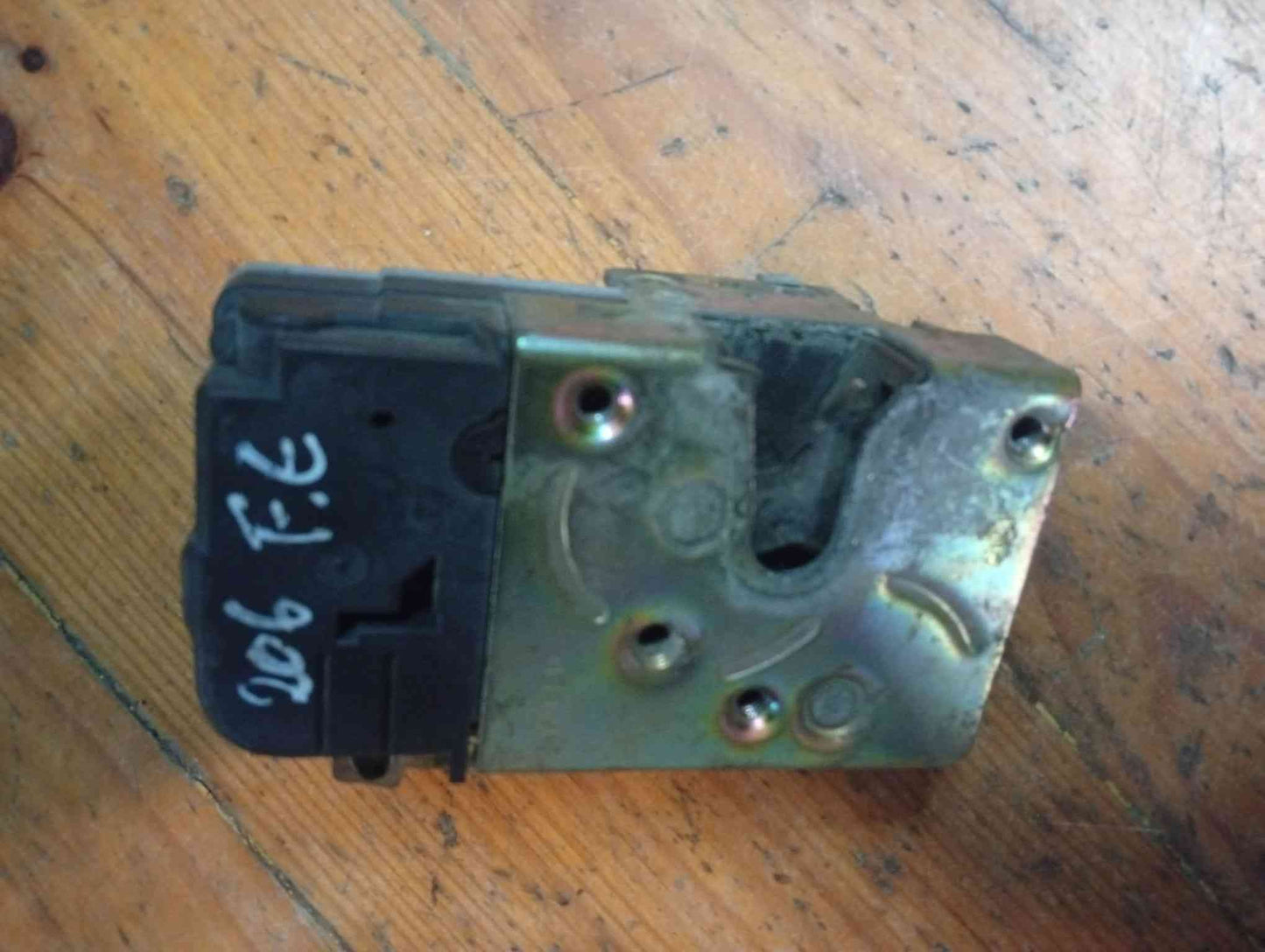 Fechadura / Fecho Porta Frente Esquerdo - PEUGEOT 206 Hatchback (2A/C) 2000