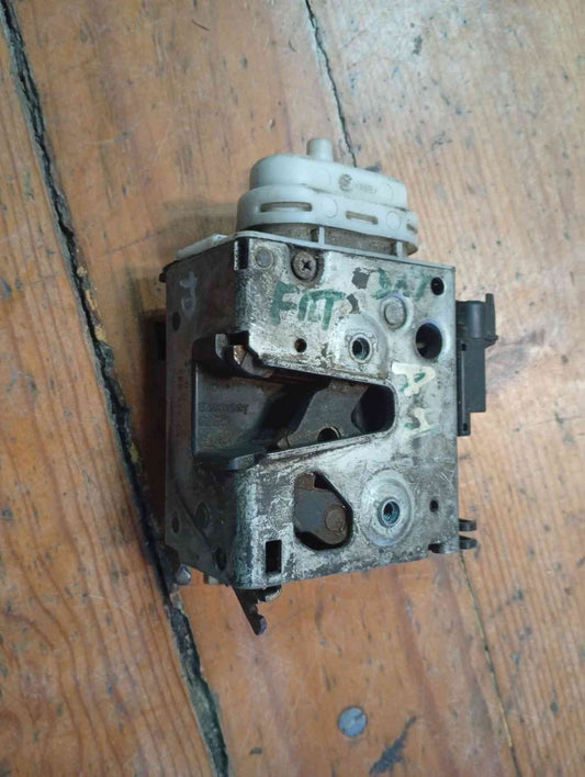 Fechadura / Fecho Porta Trás Direito - AUDI A4 B5 (8D2) 1999