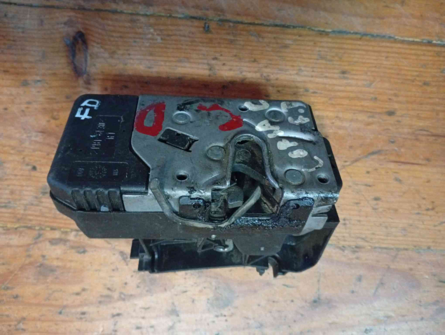 Fechadura / Fecho Porta Frente Direito - OPEL CORSA C (X01) 2001