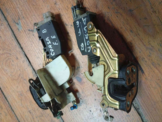 Fechadura / Fecho Porta Frente Esquerdo - OPEL CORSA B (S93) 1995