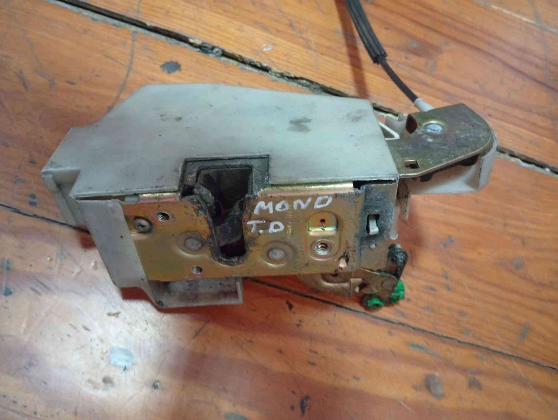 Fechadura / Fecho Porta Trás Direito - FORD MONDEO II (BAP) 1998