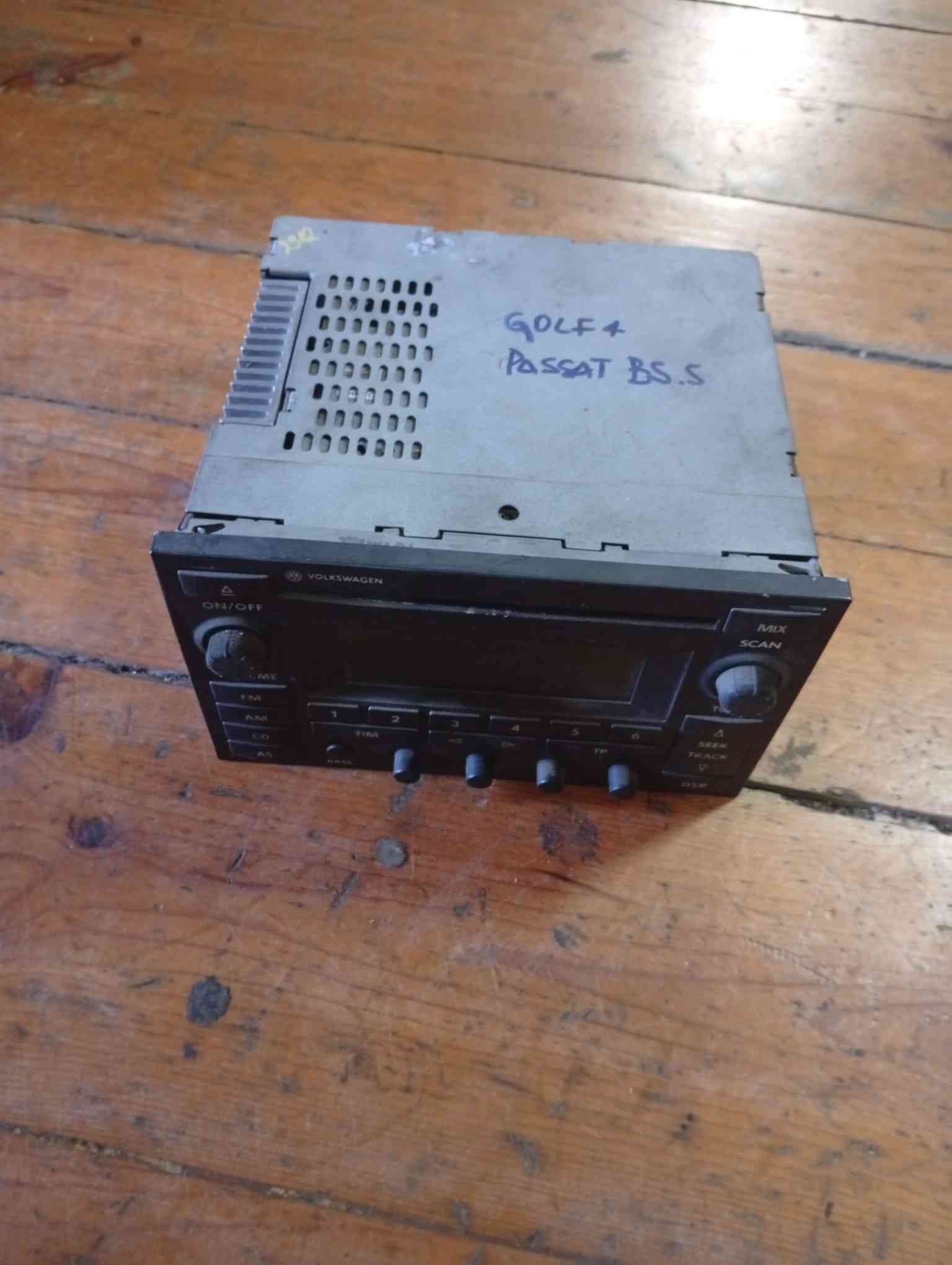 Rádio / Auto Rádio - VW PASSAT B5.5 (3B3) [10.2000 - 12.2005] 2002